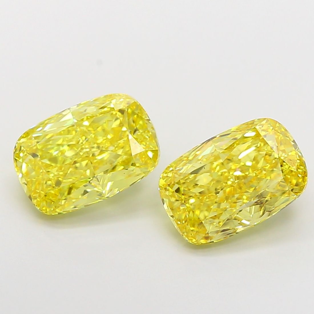 Loose Diamond - CUSHION MODIFIED 4.02ct Fancy Vivid Yellow VS2: Loose Diamond - CUSHION MODIFIED 4.02ct Fancy Vivid Yellow VS2 Source: This is a real non-mined Diamond that has been grown in a lab Shape: CUSHION MODIFIED Carats: 4.02 Color: Fancy Vivid Yellow Cert