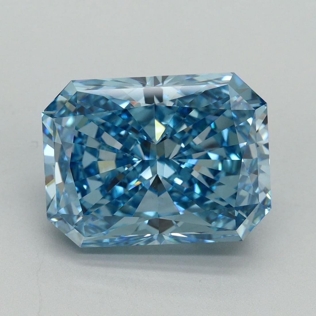 Loose Diamond - RADIANT 7.41ct Fancy Vivid Blue VS1: Loose Diamond - RADIANT 7.41ct Fancy Vivid Blue VS1 Source: This is a real non-mined Diamond that has been grown in a lab Shape: RADIANT Carats: 7.41 Color: Fancy Vivid Blue Certification: IGI Video: