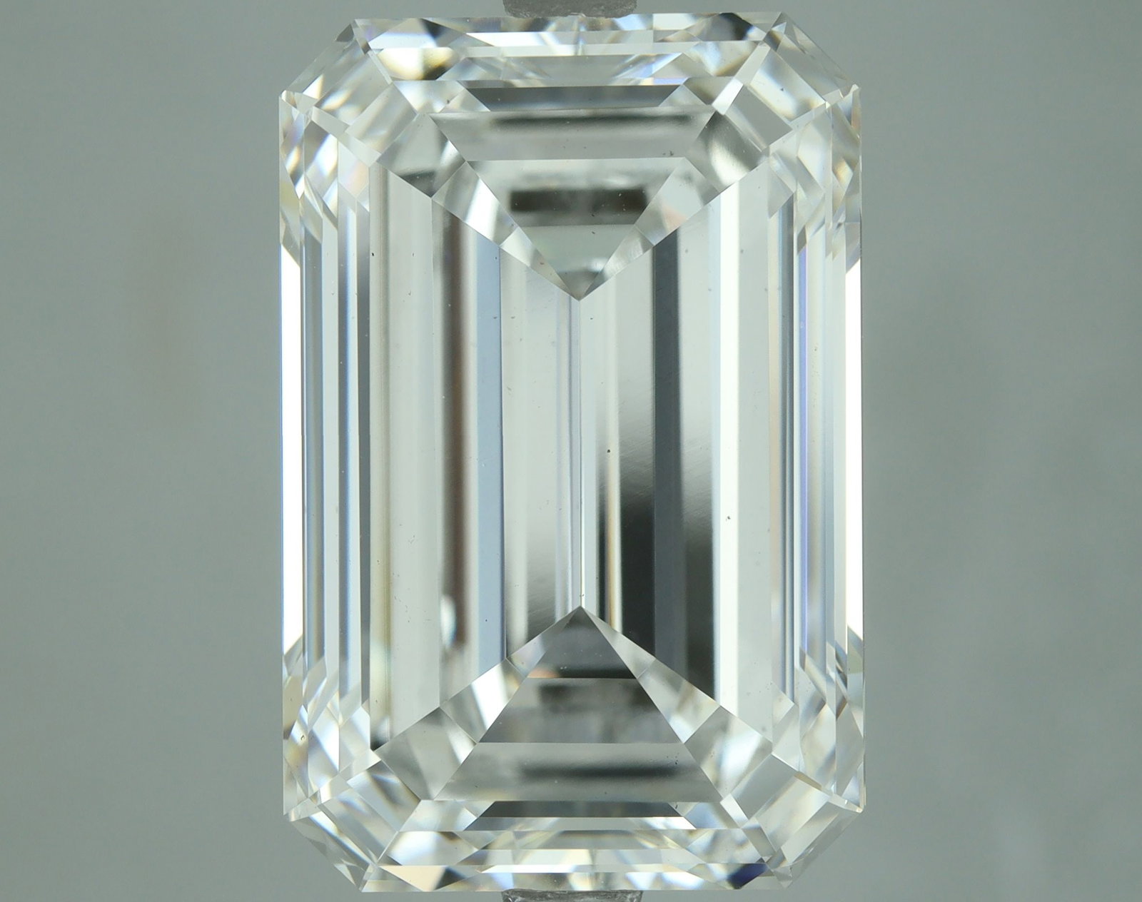 Loose Diamond - EMERALD 9.52ct E VS1: Loose Diamond - EMERALD 9.52ct E VS1 Source: This is a real non-mined Diamond that has been grown in a lab Shape: EMERALD Carats: 9.52 Color: E Clarity: VS1 Certification: IGI Video: