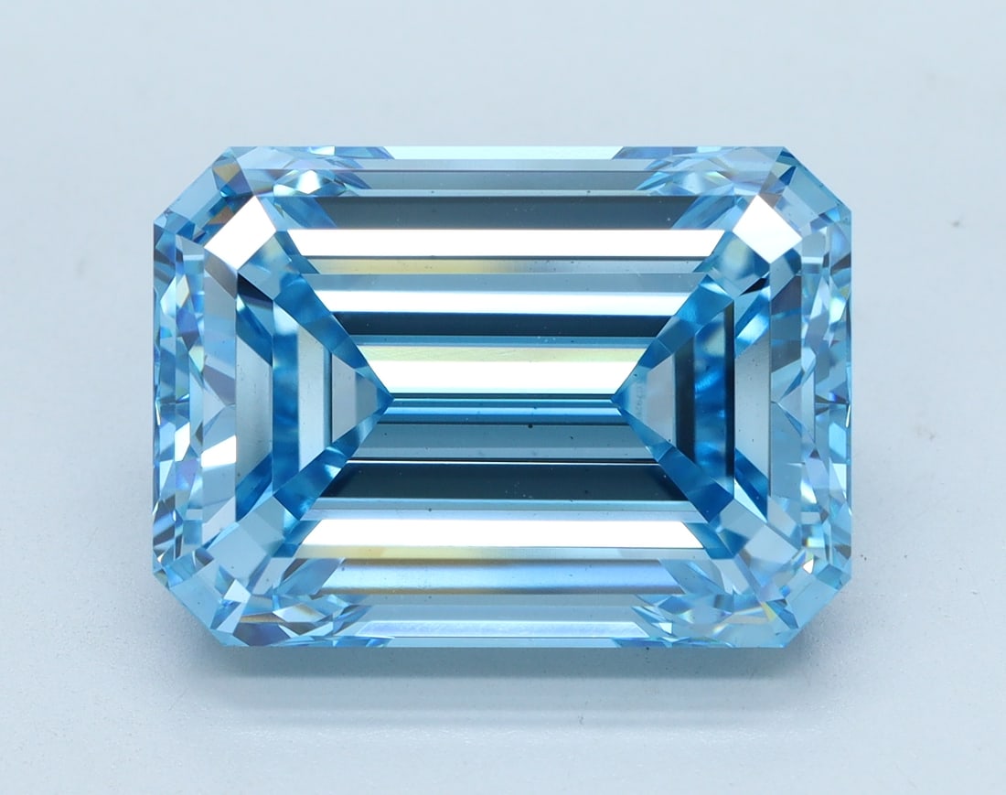 Loose Diamond - EMERALD 10.01ct BLUE VS2: Loose Diamond - EMERALD 10.01ct BLUE VS2 Source: This is a real non-mined Diamond that has been grown in a lab Shape: EMERALD Carats: 10.01 Color: BLUE Clarity: VS2 Certification: IGI Condition: Pre-O