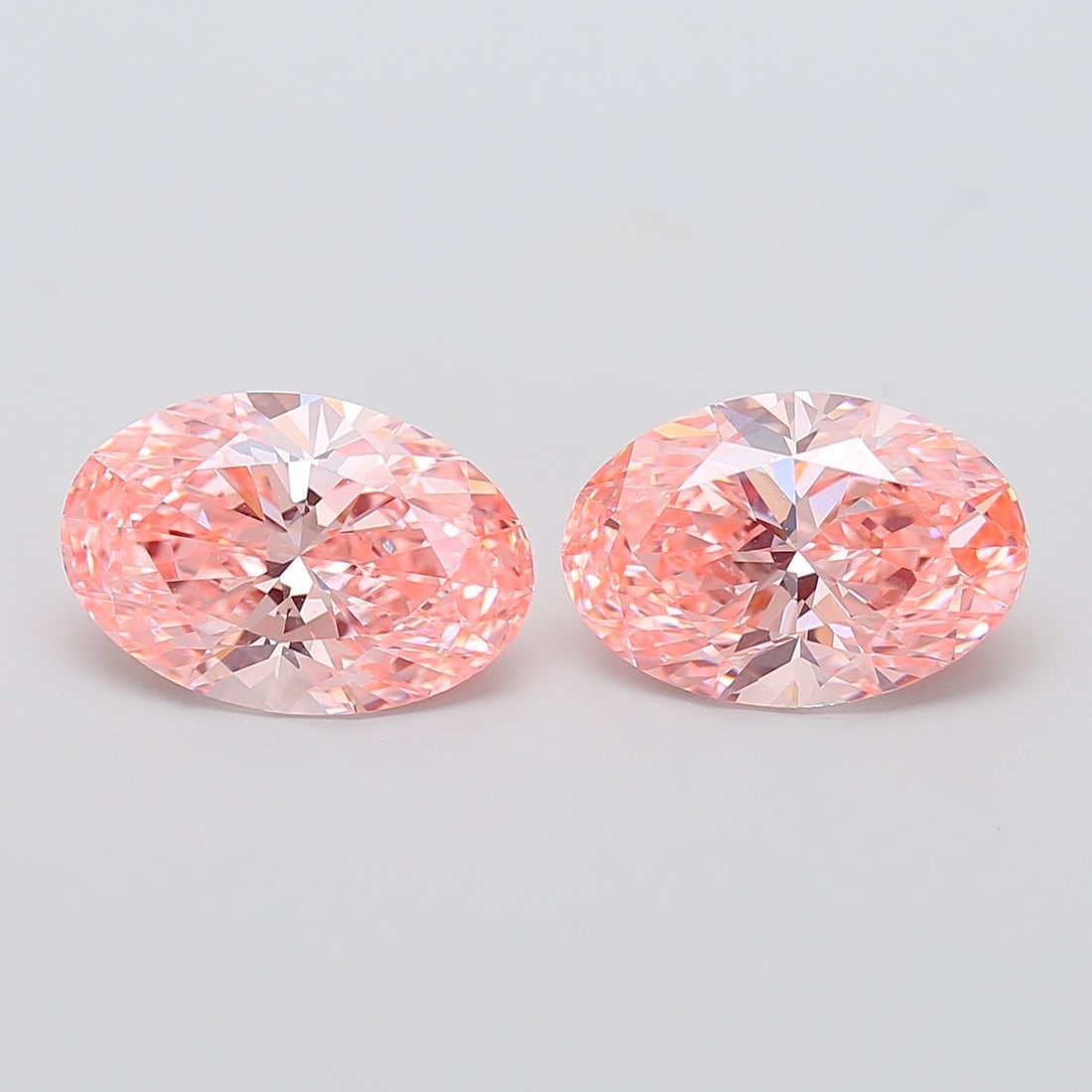 Loose Diamond - OVAL 4.06ct Fancy Vivid Pink VS1: Loose Diamond - OVAL 4.06ct Fancy Vivid Pink VS1 Source: This is a real non-mined Diamond that has been grown in a lab Shape: OVAL Carats: 4.06 Color: Fancy Vivid Pink Certification: IGI Video: