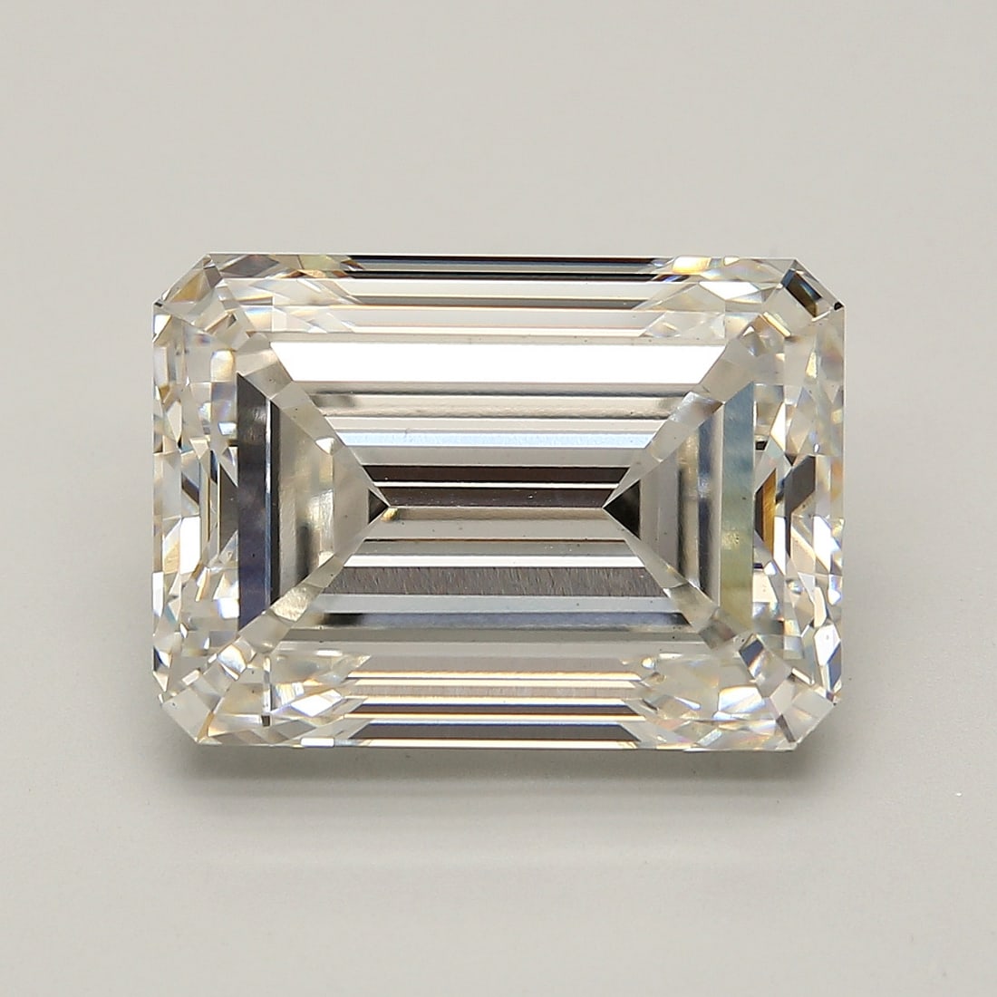 Loose Diamond - EMERALD 12ct H VS1: Loose Diamond - EMERALD 12ct H VS1 Source: This is a real non-mined Diamond that has been grown in a lab Shape: EMERALD Carats: 12 Color: H Clarity: VS1 Certification: IGI Condition: Pre-Owned PLEASE 
