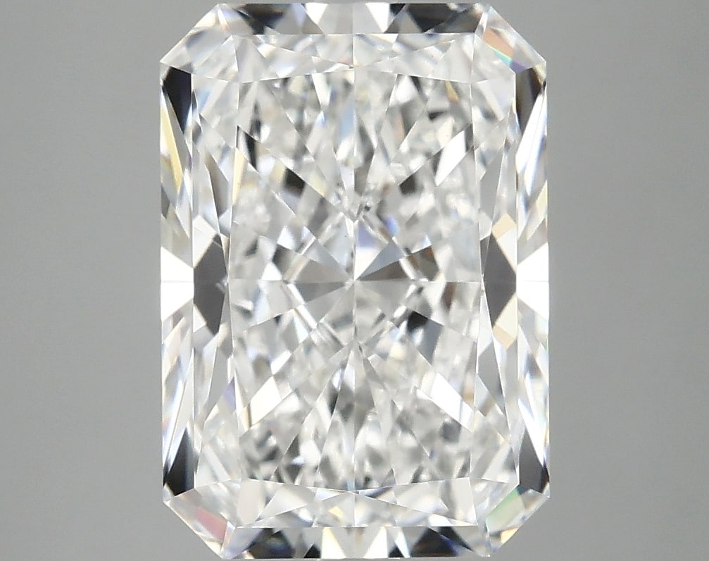 Loose Diamond - RADIANT 4.59ct E VVS2: Loose Diamond - RADIANT 4.59ct E VVS2 Source: This is a real non-mined Diamond that has been grown in a lab Shape: RADIANT Carats: 4.59 Color: E Clarity: VVS2 Certification: IGI Condition: Pre-Owned P