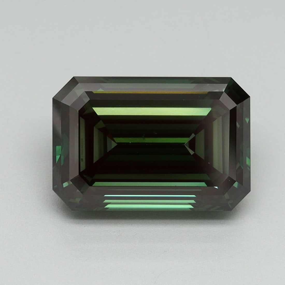 Loose Diamond - EMERALD 5.04ct Fancy Deep Green VS1: Loose Diamond - EMERALD 5.04ct Fancy Deep Green VS1 Source: This is a real non-mined Diamond that has been grown in a lab Shape: EMERALD Carats: 5.04 Color: Fancy Deep Green Certification: IGI Video: