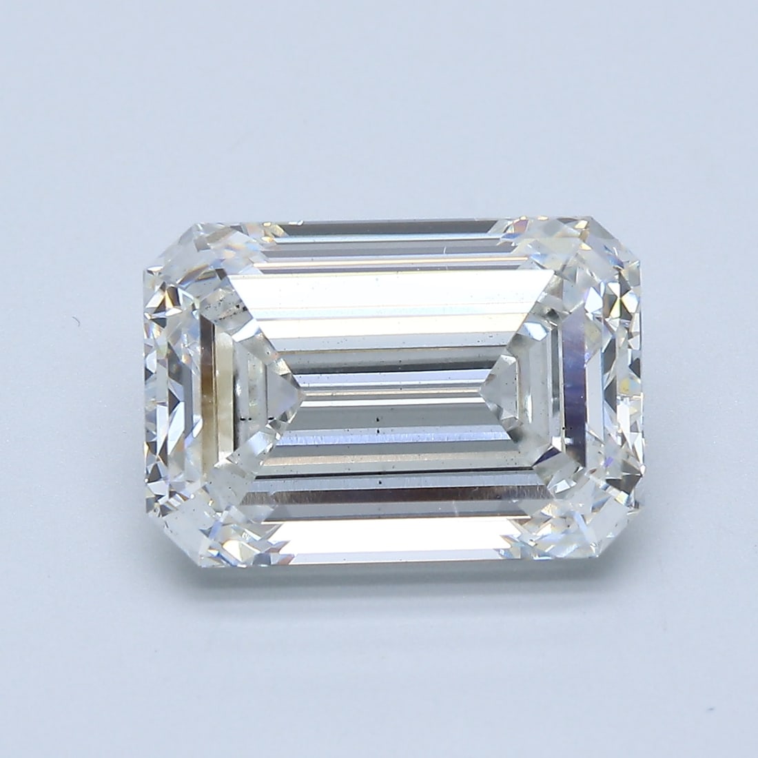 Loose Diamond - EMERALD 5.38ct F VS2: Loose Diamond - EMERALD 5.38ct F VS2 Source: This is a real non-mined Diamond that has been grown in a lab Shape: EMERALD Carats: 5.38 Color: F Clarity: VS2 Certification: IGI Condition: Pre-Owned PLE