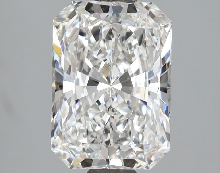 Loose Diamond - RADIANT 2.59ct E VVS1: Loose Diamond - RADIANT 2.59ct E VVS1 Source: This is a real non-mined Diamond that has been grown in a lab Shape: RADIANT Carats: 2.59 Color: E Clarity: VVS1 Certification: IGI Video:
