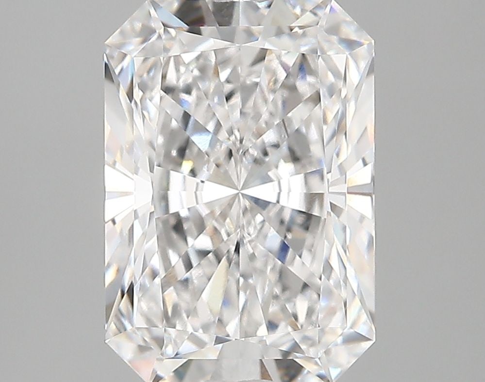 Loose Diamond - RADIANT 4.07ct E VVS1: Loose Diamond - RADIANT 4.07ct E VVS1 Source: This is a real non-mined Diamond that has been grown in a lab Shape: RADIANT Carats: 4.07 Color: E Clarity: VVS1 Certification: IGI Video: