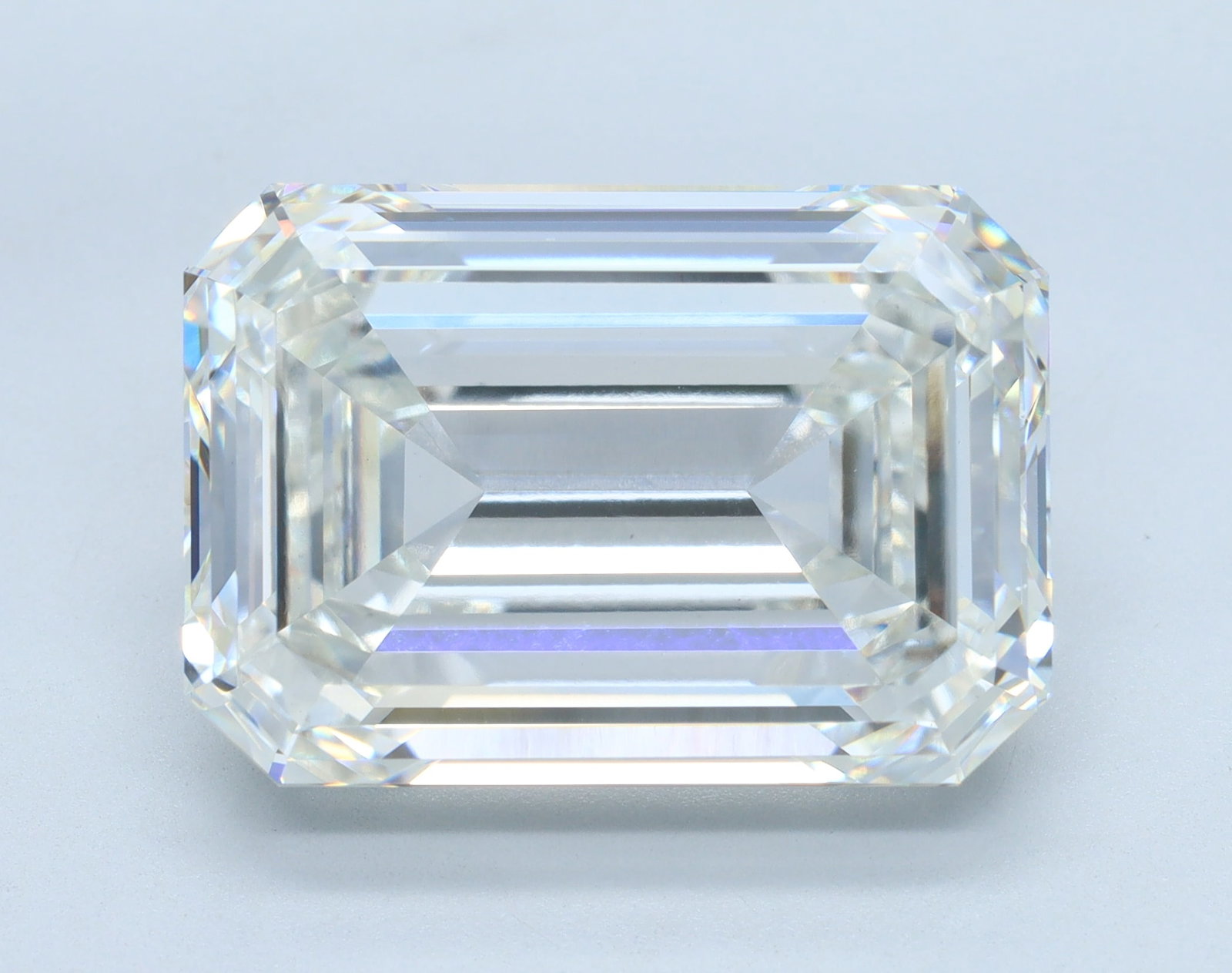 Loose Diamond - EMERALD 19.02ct H VVS2: Loose Diamond - EMERALD 19.02ct H VVS2 Source: This is a real non-mined Diamond that has been grown in a lab Shape: EMERALD Carats: 19.02 Color: H Clarity: VVS2 Certification: IGI Condition: Pre-Owned
