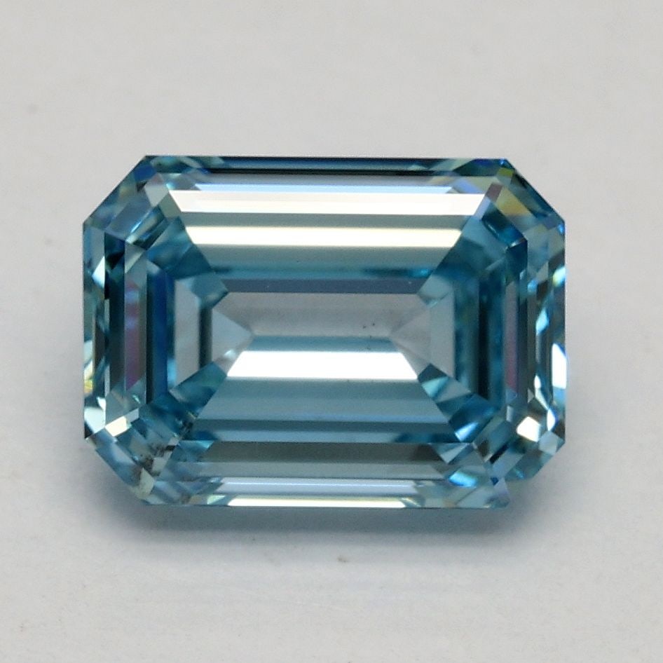 Loose Diamond - EMERALD 1.94ct Fancy Vivid Blue VS2: Loose Diamond - EMERALD 1.94ct Fancy Vivid Blue VS2 Source: This is a real non-mined Diamond that has been grown in a lab Shape: EMERALD Carats: 1.94 Color: Fancy Vivid Blue Certification: IGI Video: