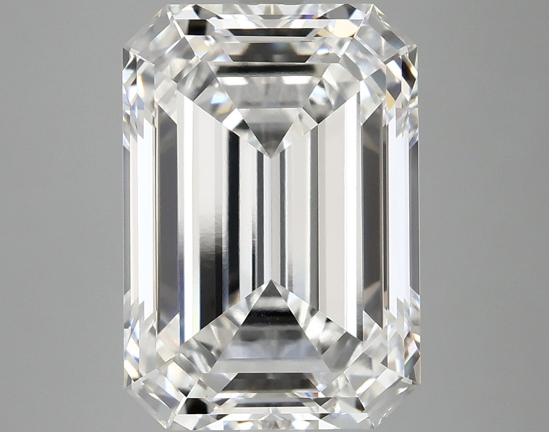 Loose Diamond - EMERALD 6.93ct E VVS2: Loose Diamond - EMERALD 6.93ct E VVS2 Source: This is a real non-mined Diamond that has been grown in a lab Shape: EMERALD Carats: 6.93 Color: E Clarity: VVS2 Certification: IGI Condition: Pre-Owned P