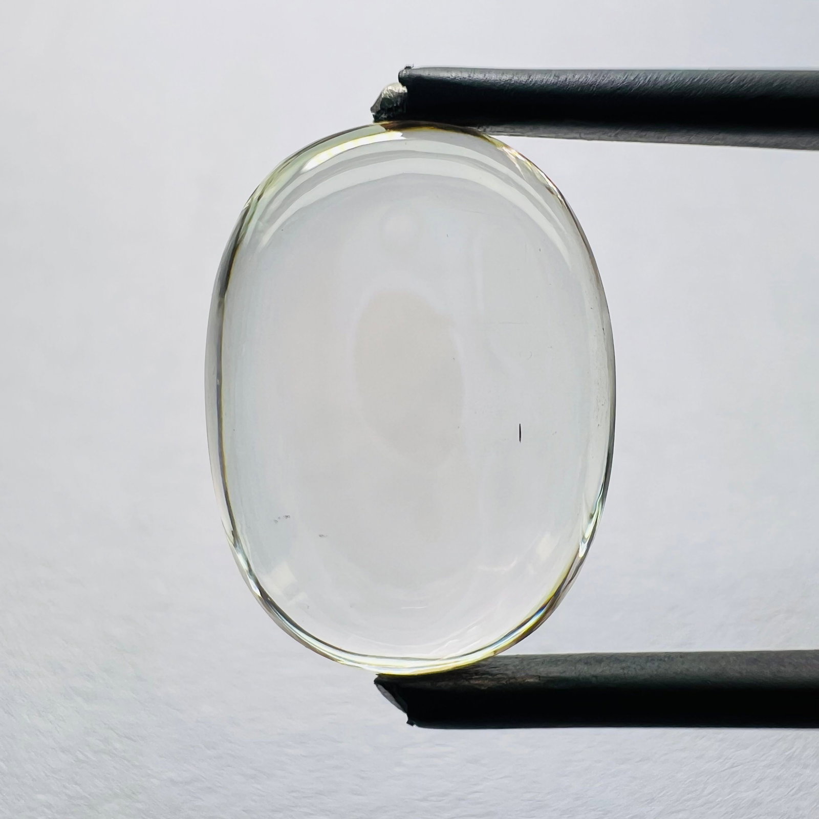Loose Diamond - OVAL 5.56ct Brown VS1: Loose Diamond - OVAL 5.56ct Brown VS1 Source: This is a real non-mined Diamond that has been grown in a lab Shape: OVAL Carats: 5.56 Color: Brown Certification: NONE PLEASE NOTE: Framed, Large, or hea