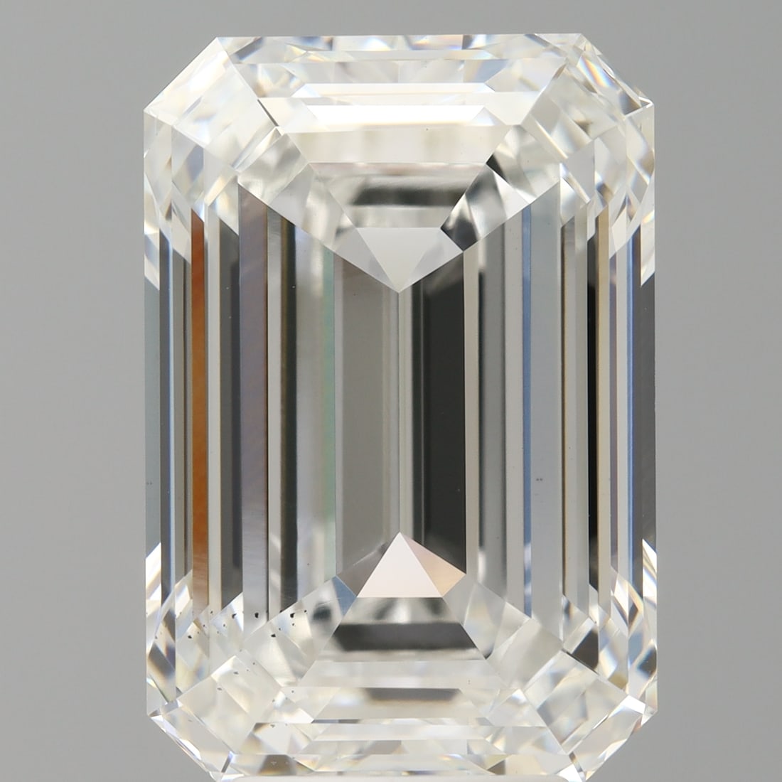 Loose Diamond - EMERALD 6.6ct E VS2: Loose Diamond - EMERALD 6.6ct E VS2 Source: This is a real non-mined Diamond that has been grown in a lab Shape: EMERALD Carats: 6.6 Color: E Clarity: VS2 Certification: IGI Condition: Pre-Owned PLEAS