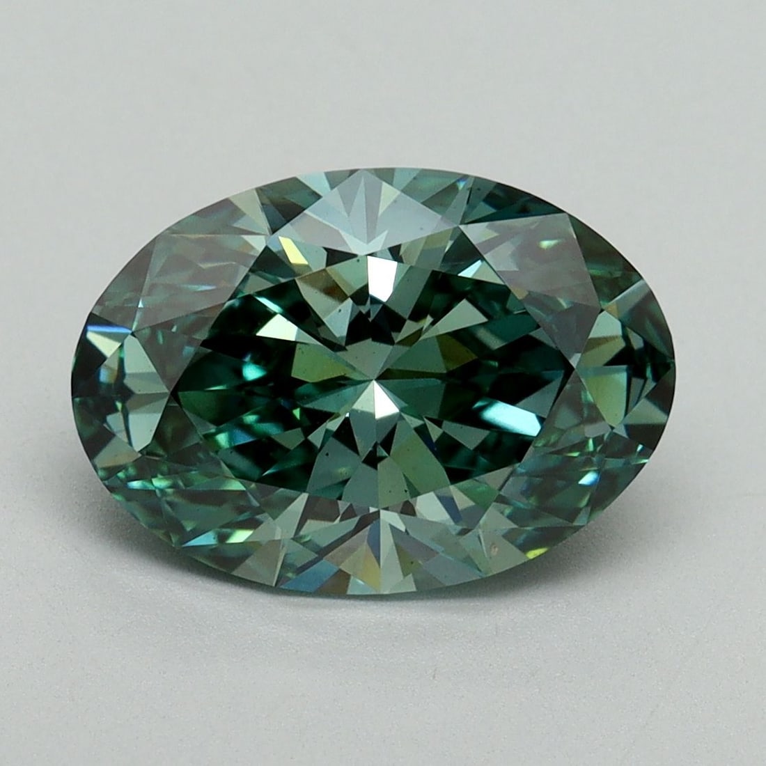 Loose Diamond - OVAL 3.09ct Fancy Vivid Green VS2: Loose Diamond - OVAL 3.09ct Fancy Vivid Green VS2 Source: This is a real non-mined Diamond that has been grown in a lab Shape: OVAL Carats: 3.09 Color: Fancy Vivid Green Certification: IGI Video: