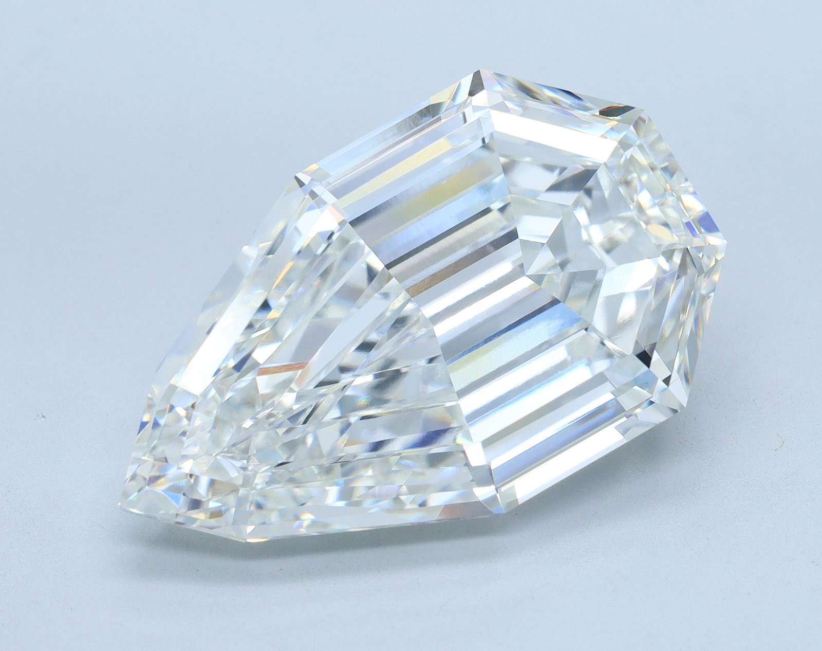 Loose Diamond - PEAR STEP 14.69ct F VVS2: Loose Diamond - PEAR STEP 14.69ct F VVS2 Source: This is a real non-mined Diamond that has been grown in a lab Shape: PEAR STEP Carats: 14.69 Color: F Clarity: VVS2 Certification: IGI Condition: Pre-O