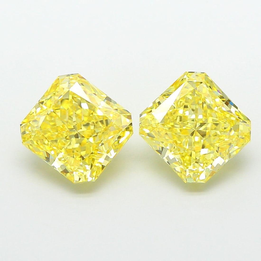 Loose Diamond - SQUARE RADIANT 2.5ct Fancy Vivid Yellow VS1: Loose Diamond - SQUARE RADIANT 2.5ct Fancy Vivid Yellow VS1 Source: This is a real non-mined Diamond that has been grown in a lab Shape: SQUARE RADIANT Carats: 2.5 Color: Fancy Vivid Yellow Certificat