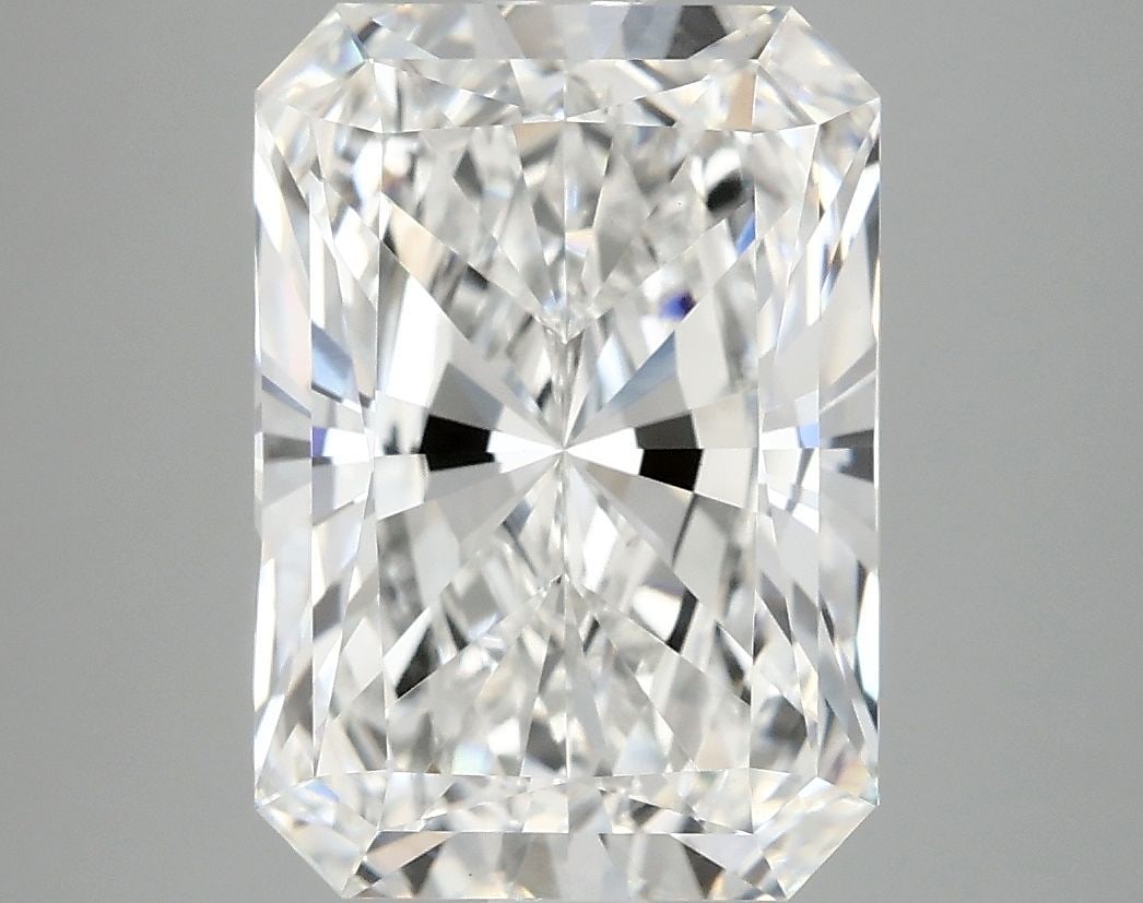 Loose Diamond - RADIANT 4.92ct E VVS2: Loose Diamond - RADIANT 4.92ct E VVS2 Source: This is a real non-mined Diamond that has been grown in a lab Shape: RADIANT Carats: 4.92 Color: E Clarity: VVS2 Certification: IGI Video: