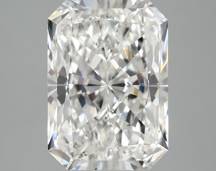 Loose Diamond - RADIANT 2.87ct E VS1: Loose Diamond - RADIANT 2.87ct E VS1 Source: This is a real non-mined Diamond that has been grown in a lab Shape: RADIANT Carats: 2.87 Color: E Clarity: VS1 Certification: IGI Video: