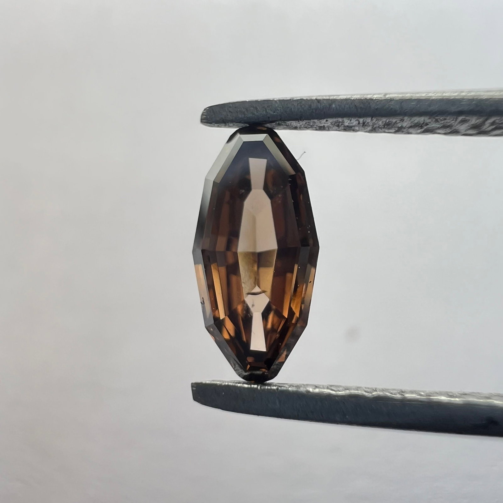Loose Diamond - OVAL 0.54ct Brown VS2: Loose Diamond - OVAL 0.54ct Brown VS2 Source: This is a real non-mined Diamond that has been grown in a lab Shape: OVAL Carats: 0.54 Color: Brown Certification: NONE PLEASE NOTE: Framed, Large, or hea