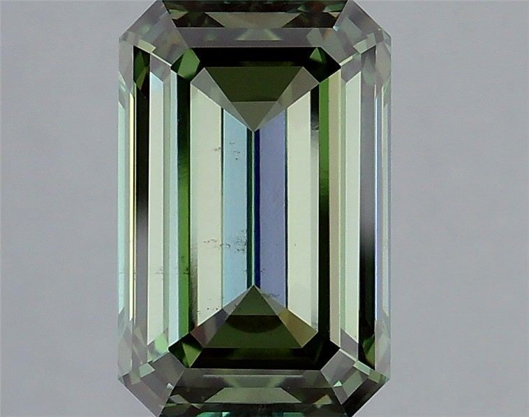 Loose Diamond - EMERALD 4.01ct Fancy Vivid Green VS2: Loose Diamond - EMERALD 4.01ct Fancy Vivid Green VS2 Source: This is a real non-mined Diamond that has been grown in a lab Shape: EMERALD Carats: 4.01 Color: Fancy Vivid Green Certification: IGI Video