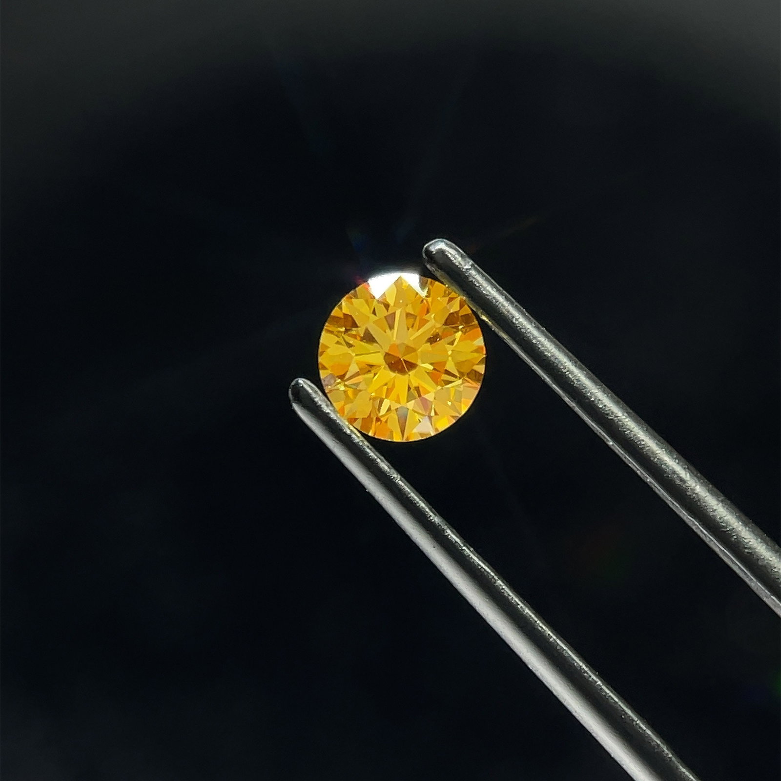 Ideal Loose Diamond - ROUND 0.72ct Yellow VS2: Ideal Loose Diamond - ROUND 0.72ct Yellow VS2 Source: This is a real non-mined Diamond that has been grown in a lab Shape: ROUND Carats: 0.72 Color: Yellow Certification: NONE PLEASE NOTE: Framed, Lar