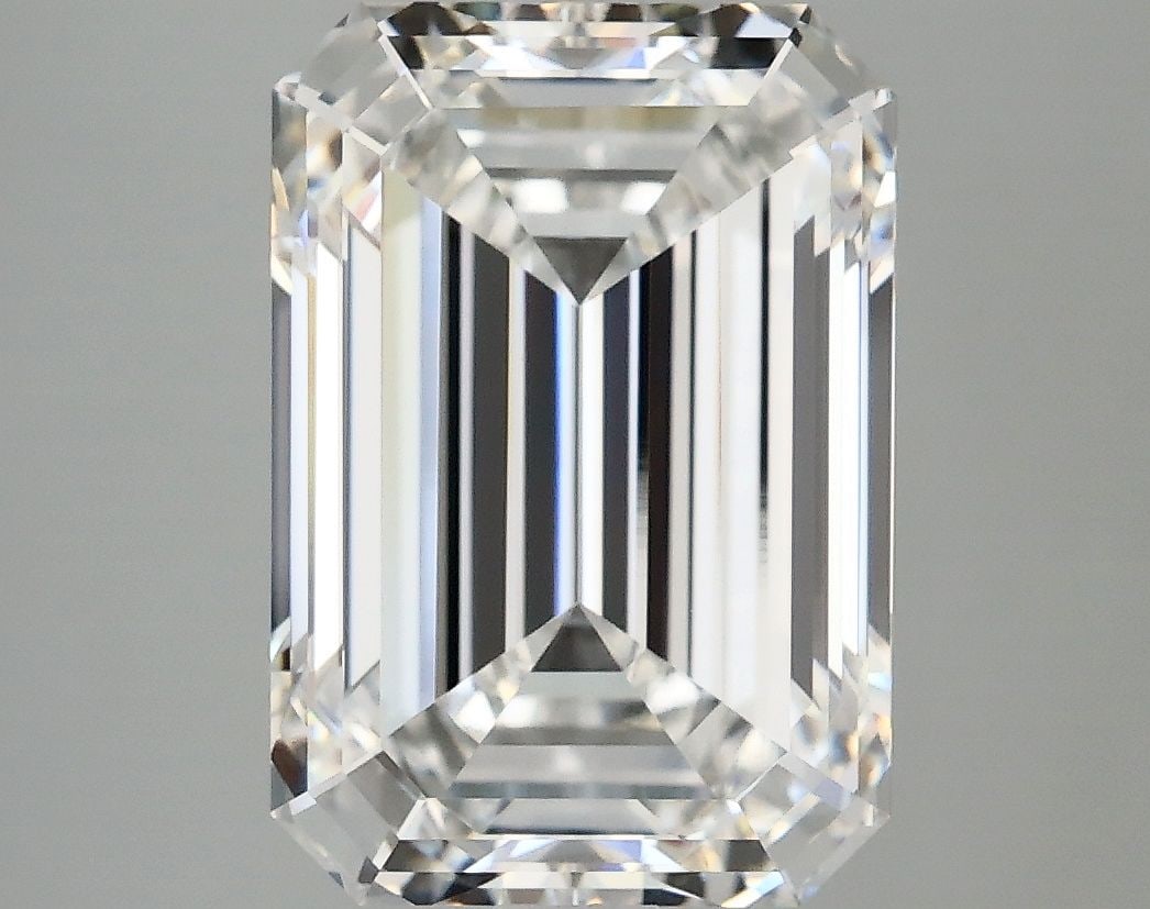 Loose Diamond - EMERALD 5.67ct E VVS2: Loose Diamond - EMERALD 5.67ct E VVS2 Source: This is a real non-mined Diamond that has been grown in a lab Shape: EMERALD Carats: 5.67 Color: E Clarity: VVS2 Certification: IGI Video: