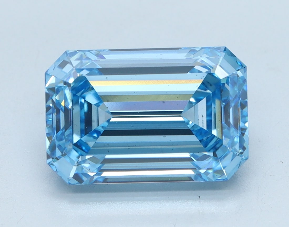 Loose Diamond - EMERALD 4.02ct BLUE VS2: Loose Diamond - EMERALD 4.02ct BLUE VS2 Source: This is a real non-mined Diamond that has been grown in a lab Shape: EMERALD Carats: 4.02 Color: BLUE Clarity: VS2 Certification: IGI Condition: Pre-Own