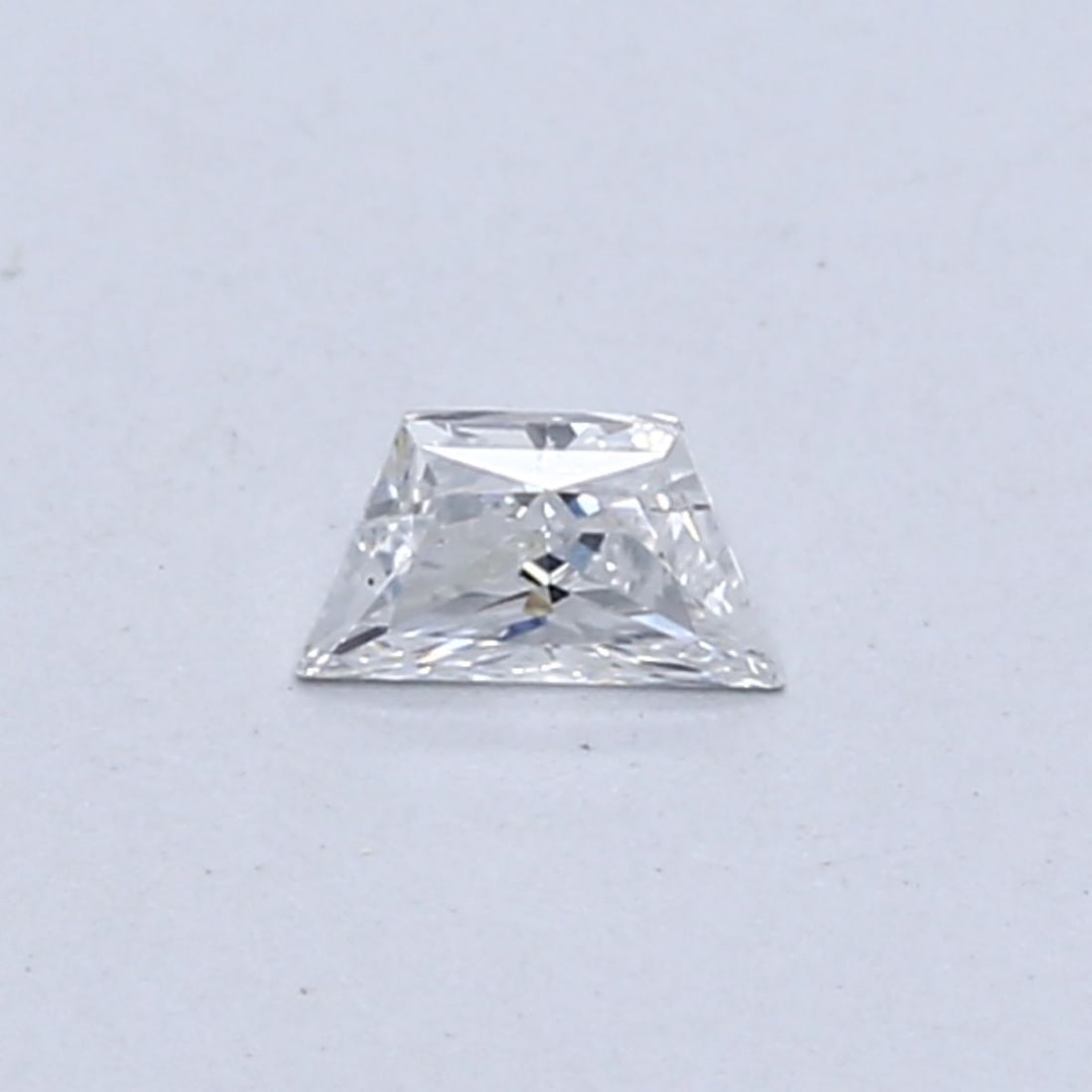 Loose Diamond - TRAPEZOID 0.18ct E VS1: Loose Diamond - TRAPEZOID 0.18ct E VS1 Source: This is a real non-mined Diamond that has been grown in a lab Shape: TRAPEZOID Carats: 0.18 Color: E Clarity: VS1 Certification: NONE Video:
