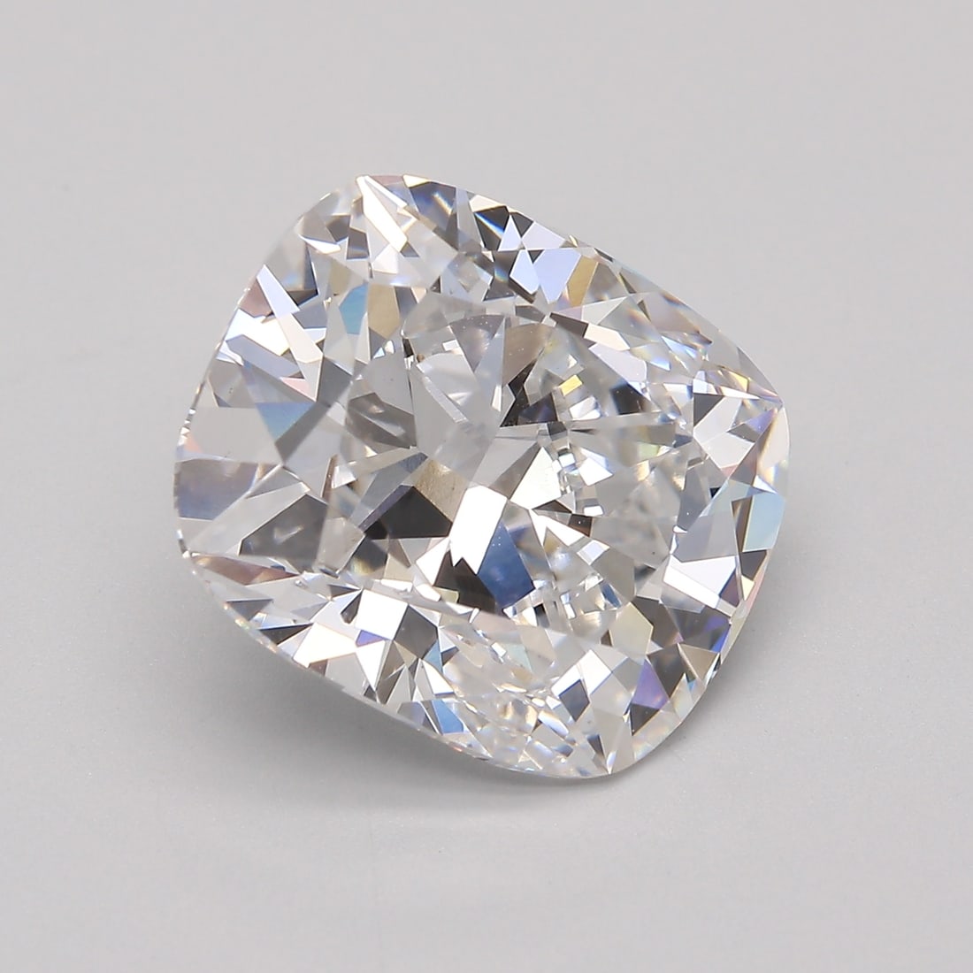Loose Diamond - CUSHION 8.02ct E VS1: Loose Diamond - CUSHION 8.02ct E VS1 Source: This is a real non-mined Diamond that has been grown in a lab Shape: CUSHION Carats: 8.02 Color: E Clarity: VS1 Certification: GIA Condition: Pre-Owned PLE