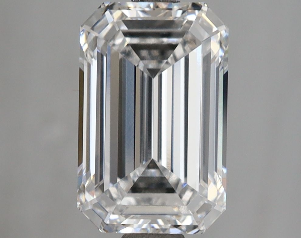 Loose Diamond - EMERALD 3.09ct D VVS1: Loose Diamond - EMERALD 3.09ct D VVS1 Source: This is a real non-mined Diamond that has been grown in a lab Shape: EMERALD Carats: 3.09 Color: D Clarity: VVS1 Certification: IGI Video:
