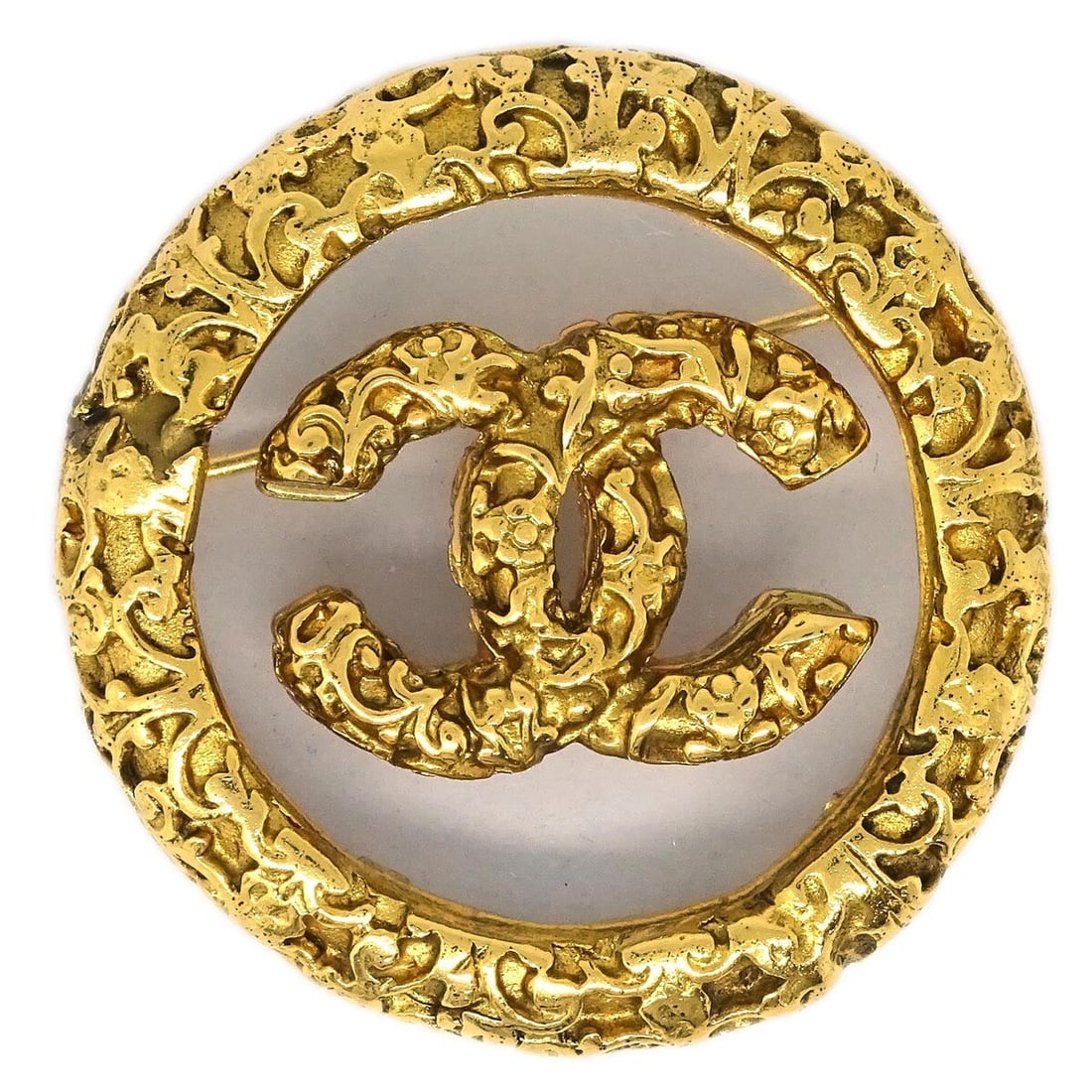 CHANEL 93A round medallion brooch gold plated: CHANEL 93A round medallion brooch gold plated Vintage Chanel medallion brooch pin in a round design with a gold-plated finish and clear acrylic accents. Marked 93A and made in France, this piece featu