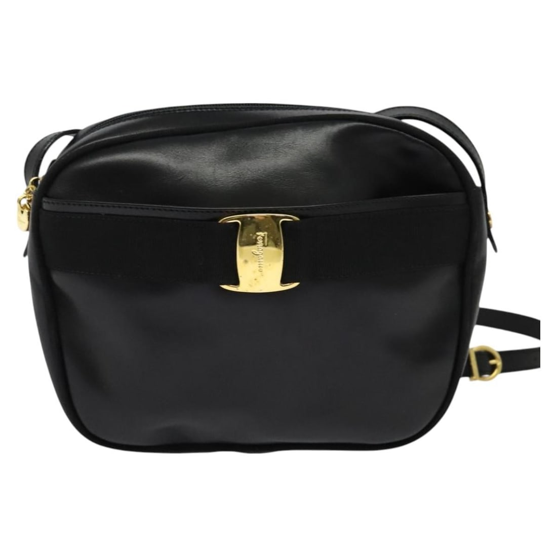 Black leather shoulder bag Salvatore Ferragamo Vara Bow Camera: Black leather shoulder bag Salvatore Ferragamo Vara Bow Camera Salvatore Ferragamo Vara Bow Camera bag in black leather. This women's bag is presented in fair condition with visible wear, including lo