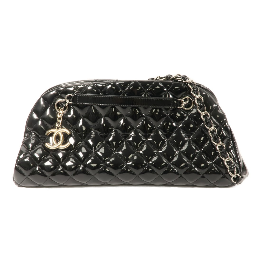 CHANEL CC Patent Leather Shoulder Bag Black Silver Tone Chain: CHANEL CC Patent Leather Shoulder Bag Black Silver Tone Chain A women's CHANEL shoulder bag in black patent leather with CC hardware and a chain shoulder strap. It features an interior card pocket and