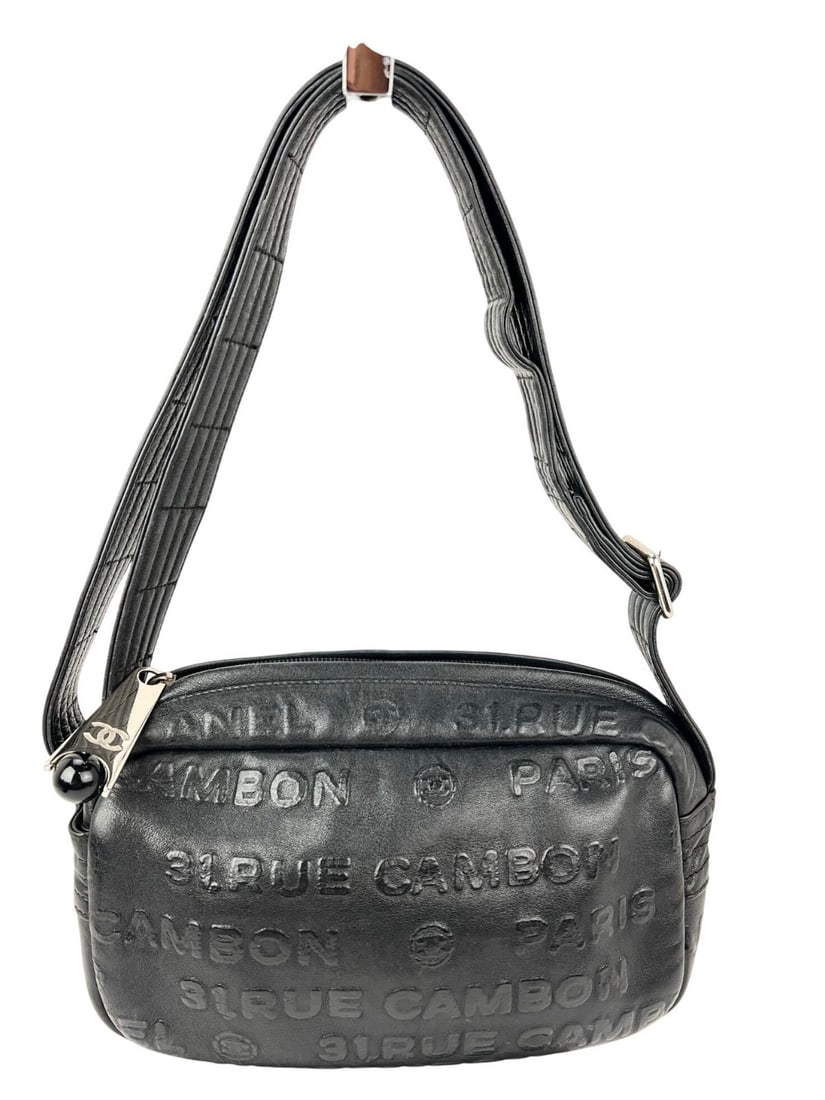Vintage CHANEL Camera Case Shoulder Bag Black Lambskin: Vintage CHANEL Camera Case Shoulder Bag Black Lambskin Vintage CHANEL Unlimited Camera shoulder bag in black lambskin leather with a rectangular shape and matte finish. It features a zip closure, silv