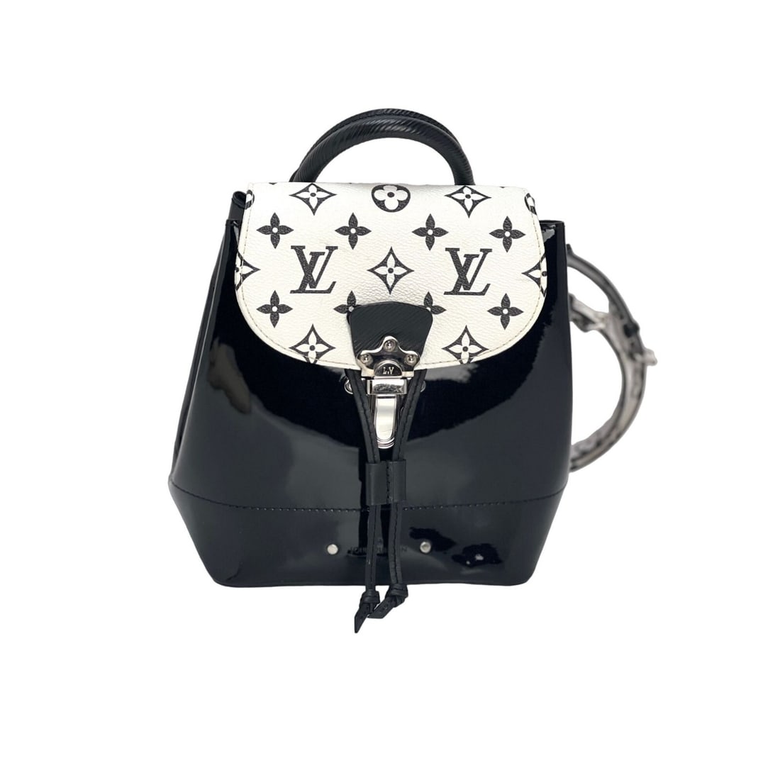 Louis Vuitton Hot Springs White Monogram Patent Leather Backpack: Louis Vuitton Hot Springs White Monogram Patent Leather Backpack This stylish Louis Vuitton Hot Springs Backpack features a chic white monogram pattern and is crafted from high-quality patent leather.