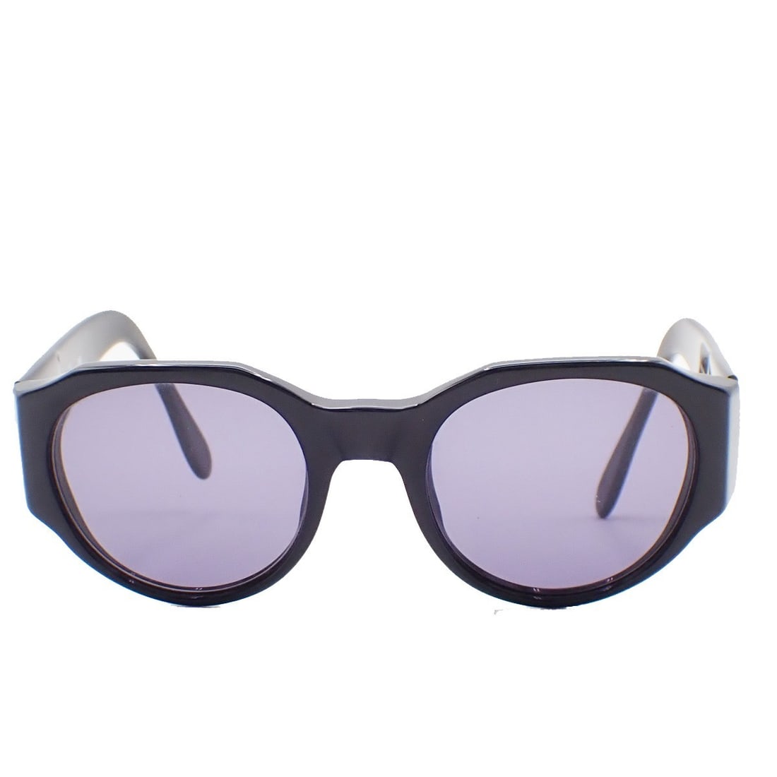 Black Plastic Sunglasses by Chanel for Women 13cm Frame: Black Plastic Sunglasses by Chanel for Women 13cm Frame These pre-owned Chanel sunglasses for women feature a black plastic frame with the iconic Chanel logo. Made in Italy, they measure 13 cm in leng