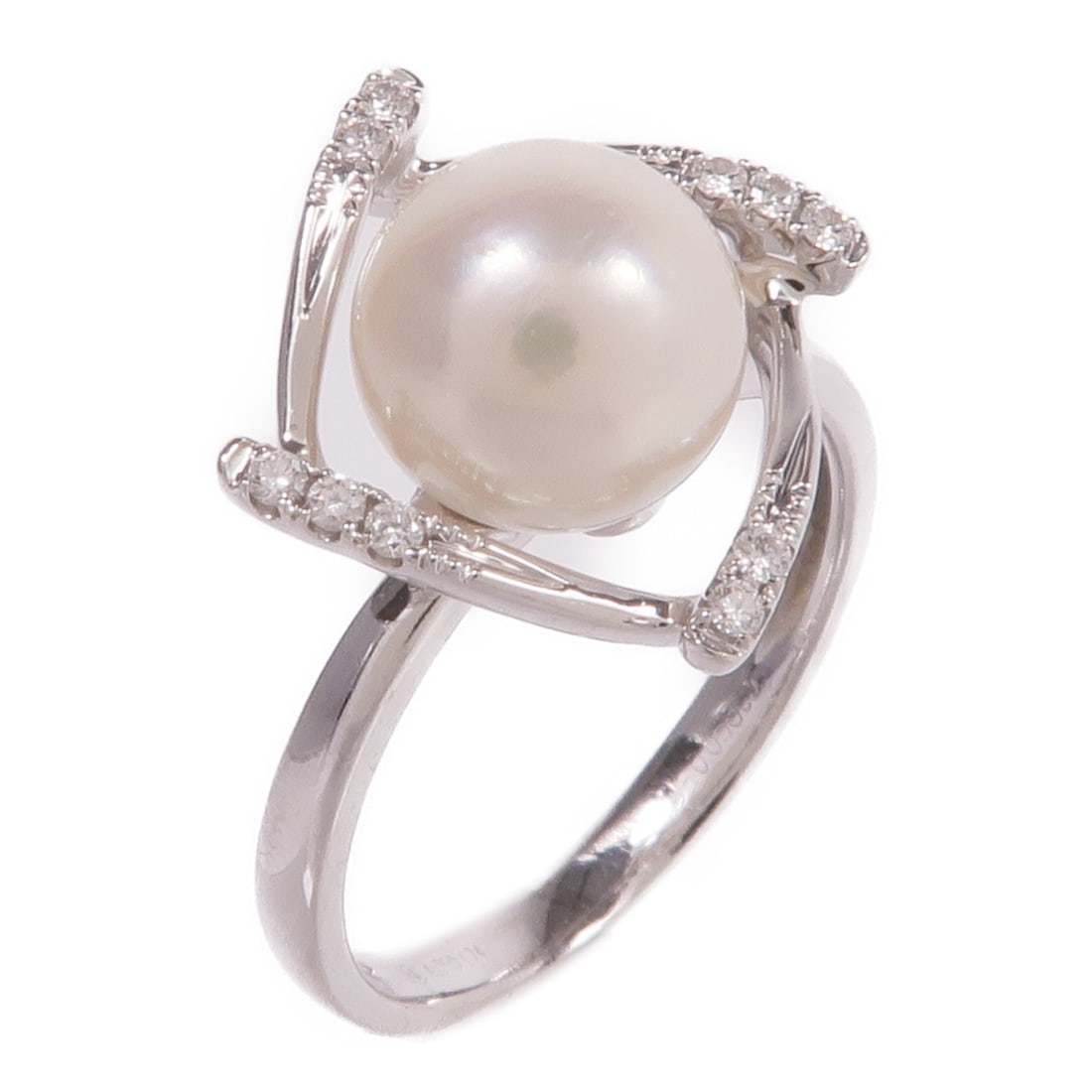 18K White Gold Pearl Diamond Ring Brand JEWELRY Size 5: 18K White Gold Pearl Diamond Ring Brand JEWELRY Size 5 Pearl and diamond ring in 18K white gold, designed for women and presented in size 5. The ring features a pearl and diamond motif with a white fi