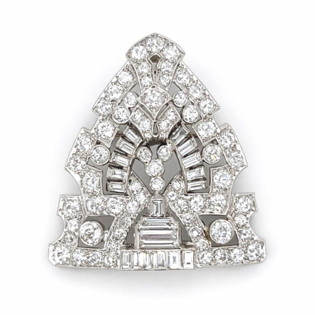 Art Deco Platinum Diamond Brooch and Pendant 5.50 Carat: Art Deco Platinum Diamond Brooch and Pendant 5.50 Carat This Art Deco brooch and pendant is crafted from platinum and set with approximately 5.50 carats of diamonds featuring F-G color and VVS-VS clar