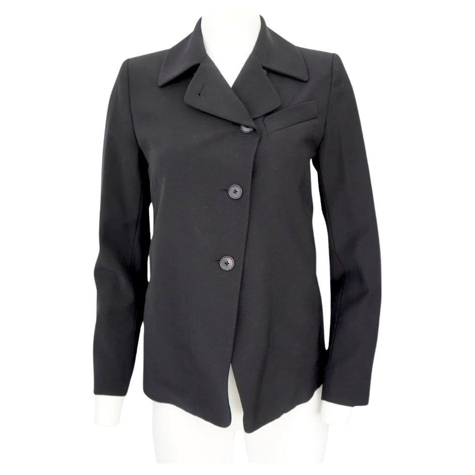 Hermes wool jacket in navy with 4 button closure size 36: Hermes wool jacket in navy with 4 button closure size 36 Navy Hermes wool jacket with a 4-button closure and a faux pocket next to the second button. It is marked size 36 (EU) and is described as bein