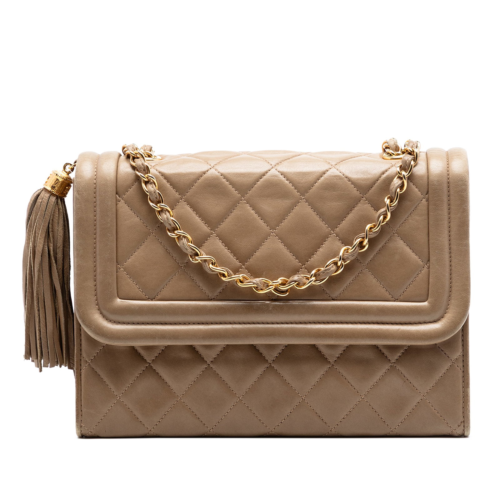 Chanel beige quilted lambskin crossbody flap bag tassel chain strap: Chanel beige quilted lambskin crossbody flap bag tassel chain strap This Chanel crossbody bag showcases a quilted lambskin leather exterior in beige, complemented by a tassel detail and a leather-wove