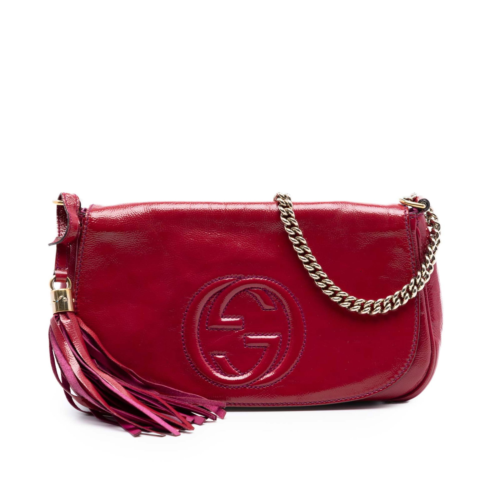 Pink Patent Leather Soho Flap Bag with Chain Strap by Gucci: Pink Patent Leather Soho Flap Bag with Chain Strap by Gucci This Gucci Medium Patent Soho Chain Flap Crossbody bag showcases a pink patent leather body with a chain link shoulder strap. It features a 