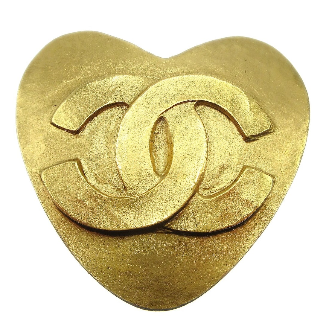 Chanel 95P Gold Plated Heart Brooch with CC Logo: Chanel 95P Gold Plated Heart Brooch with CC Logo Gold-plated Chanel brooch in a heart motif with the interlocking CC logo. Made in France, this piece is marked 95P and is presented in very good condit