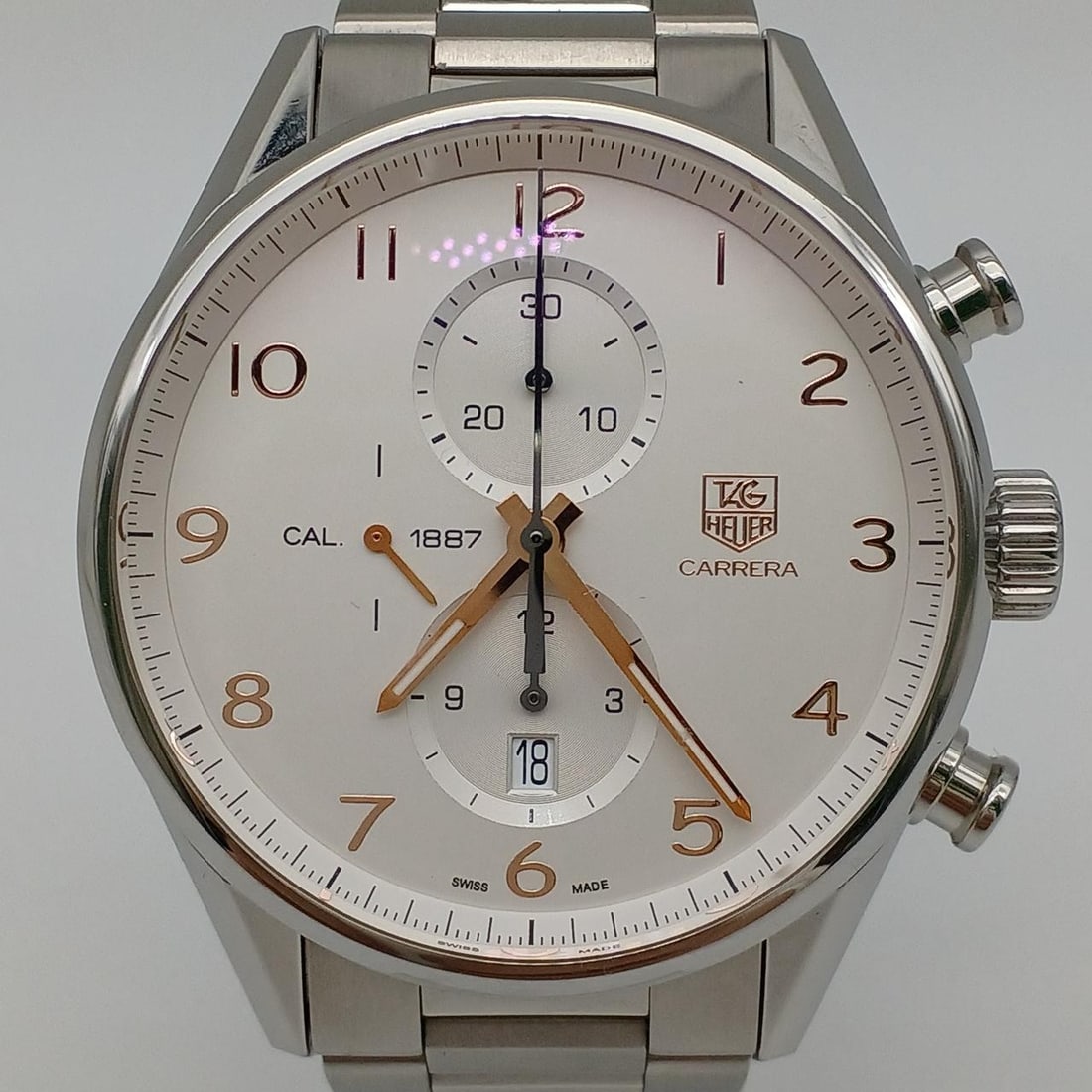 TAG Heuer CAR2012.BA0799 Carrera 1887 mens chronograph wristwatch: TAG Heuer CAR2012.BA0799 Carrera 1887 mens chronograph wristwatch Pre-owned TAG Heuer Carrera Caliber 1887 chronograph men's wristwatch. This Swiss-made model is identified by reference CAR2012.BA0799