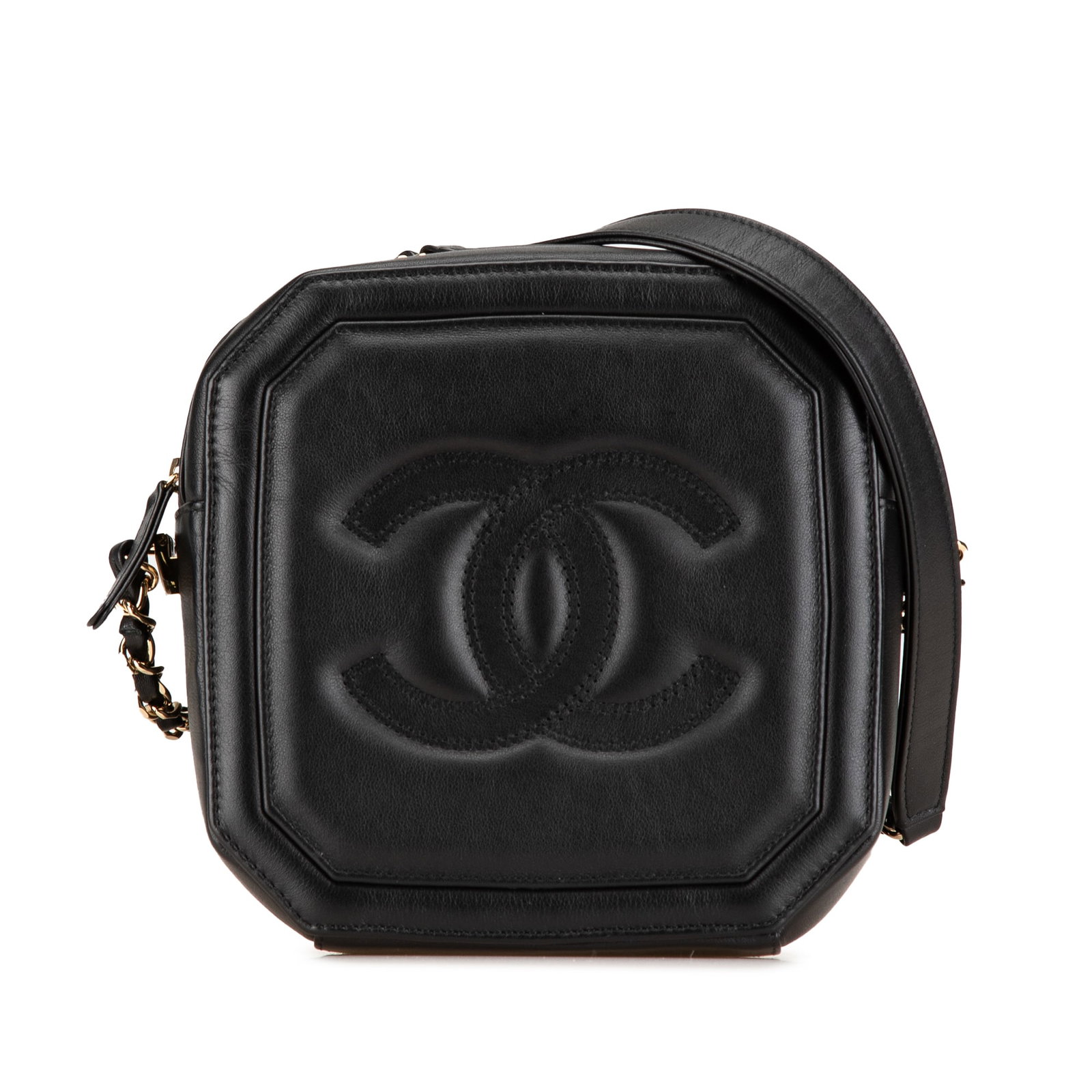 Chanel CC Quilted Lambskin Octagon Crossbody Bag Black Leather: Chanel CC Quilted Lambskin Octagon Crossbody Bag Black Leather This Chanel CC Quilted Lambskin Octagon Camera Case is a stylish crossbody bag crafted from soft lambskin leather. It features a leather-