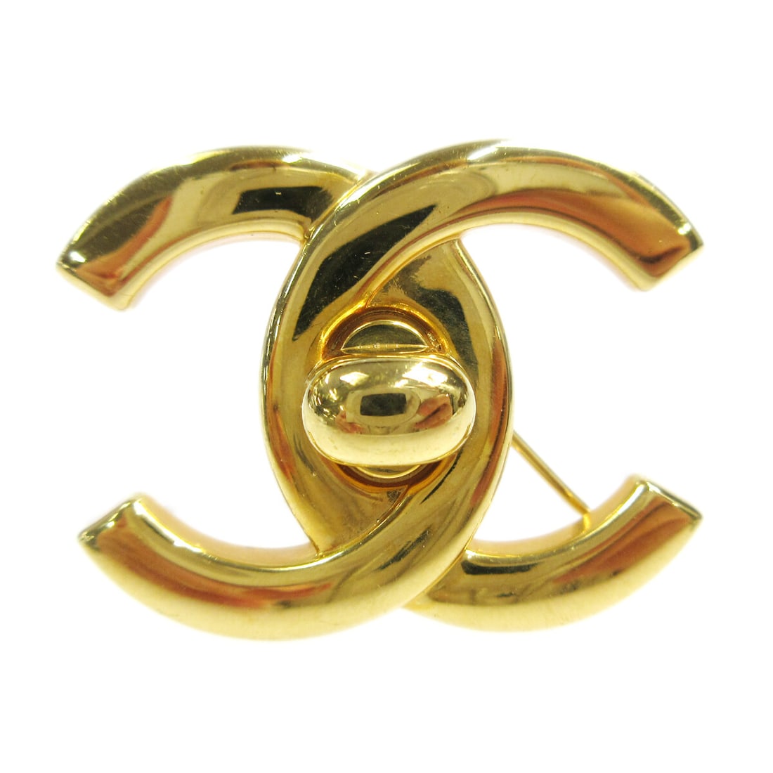 CHANEL CC Turnlock Gold Plated Brooch Pin 97P: CHANEL CC Turnlock Gold Plated Brooch Pin 97P Large Chanel turnlock brooch pin featuring the CC logo motif in gold-plated metal. Marked 97P and made in France. Condition is very good overall with ligh