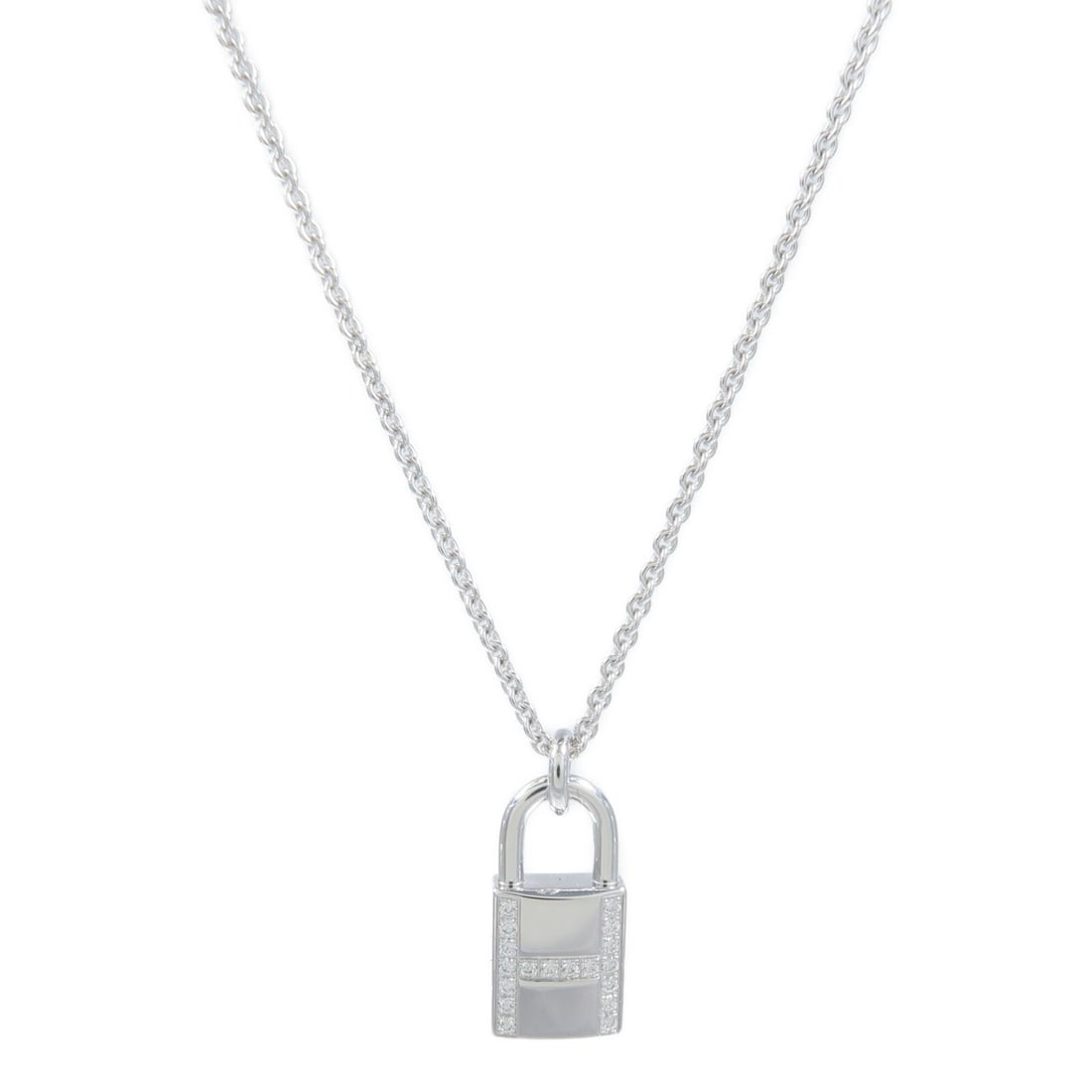 Hermes Kelly Cadenas Diamond Pendant Necklace in 18K White Gold: Hermes Kelly Cadenas Diamond Pendant Necklace in 18K White Gold Hermes Kelly Cadenas pendant necklace in 18K white gold with diamond accents. Designed for women, this necklace is presented in clear an