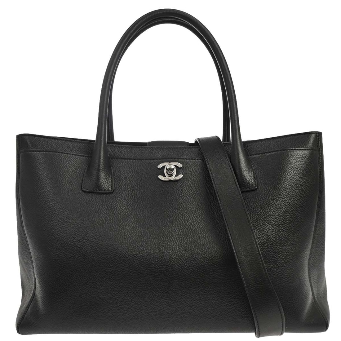 CHANEL Executive Cerf medium calfskin tote with shoulder strap: CHANEL Executive Cerf medium calfskin tote with shoulder strap Chanel Executive Cerf 2way tote bag in black calfskin with a turn-lock closure and double handles. This medium tote features a canvas lin