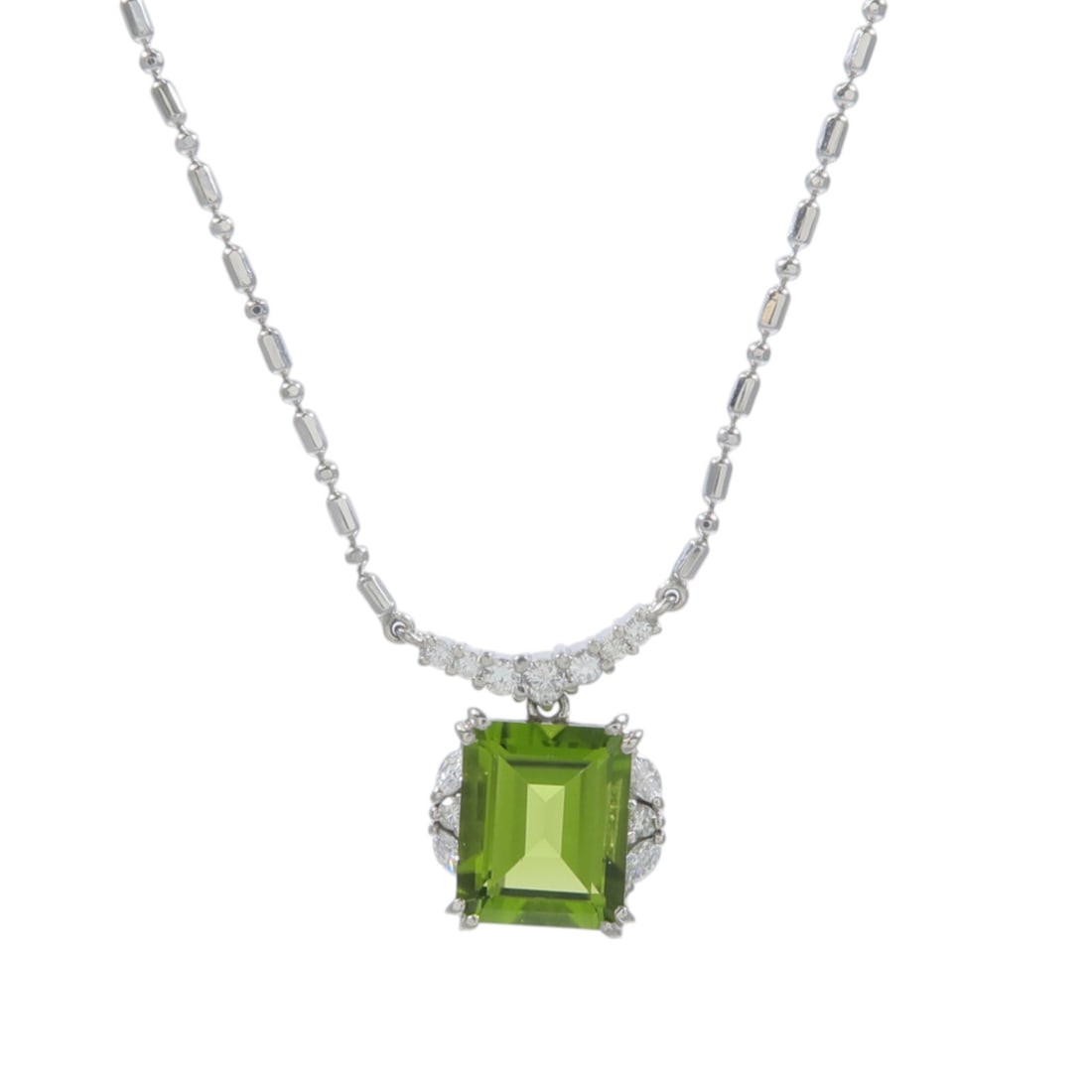 Platinum Peridot Diamond Necklace Pt850 Pt900 5.94ct 0.51ct: Platinum Peridot Diamond Necklace Pt850 Pt900 5.94ct 0.51ct Women's platinum necklace featuring a peridot center stone accented by diamonds. Includes an identification book. Condition is AB: Very Good