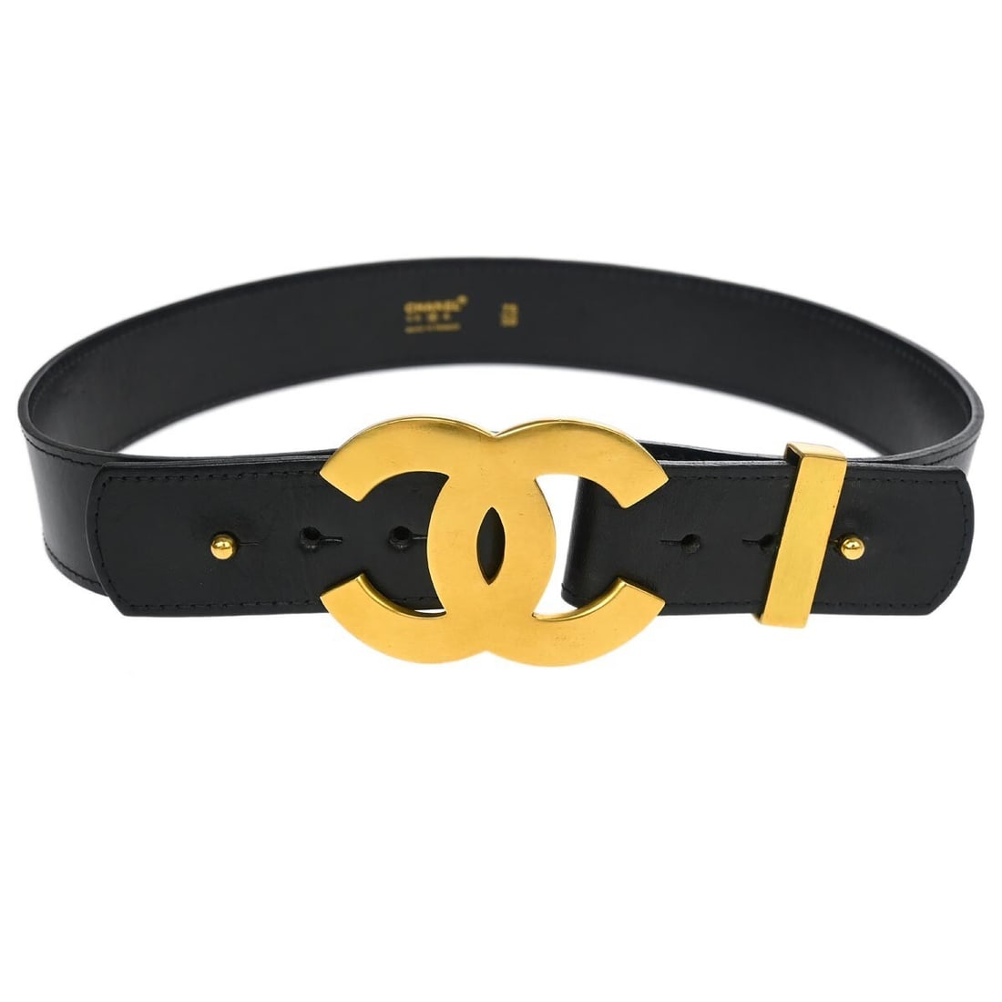 Chanel 96A black leather waist belt size 75 30: Chanel 96A black leather waist belt size 75 30 Black leather waist belt for women in black, size #75/30, made in France. The item is in reasonable worn condition. Specifications Brand: CHANEL Departme