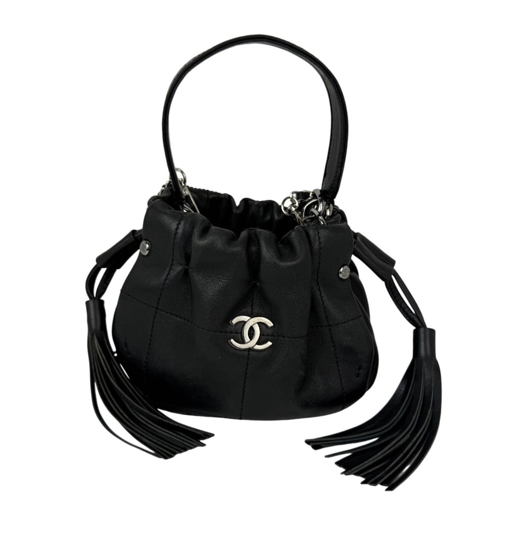 Small Black Lambskin Chain Crossbody Chanel Chocolate Bar Vintage Bag: Small Black Lambskin Chain Crossbody Chanel Chocolate Bar Vintage Bag This Chanel Vintage Small Lambskin Stitched Chocolate Bar Chain Bag features a black oval shape with a solid pattern and coated le