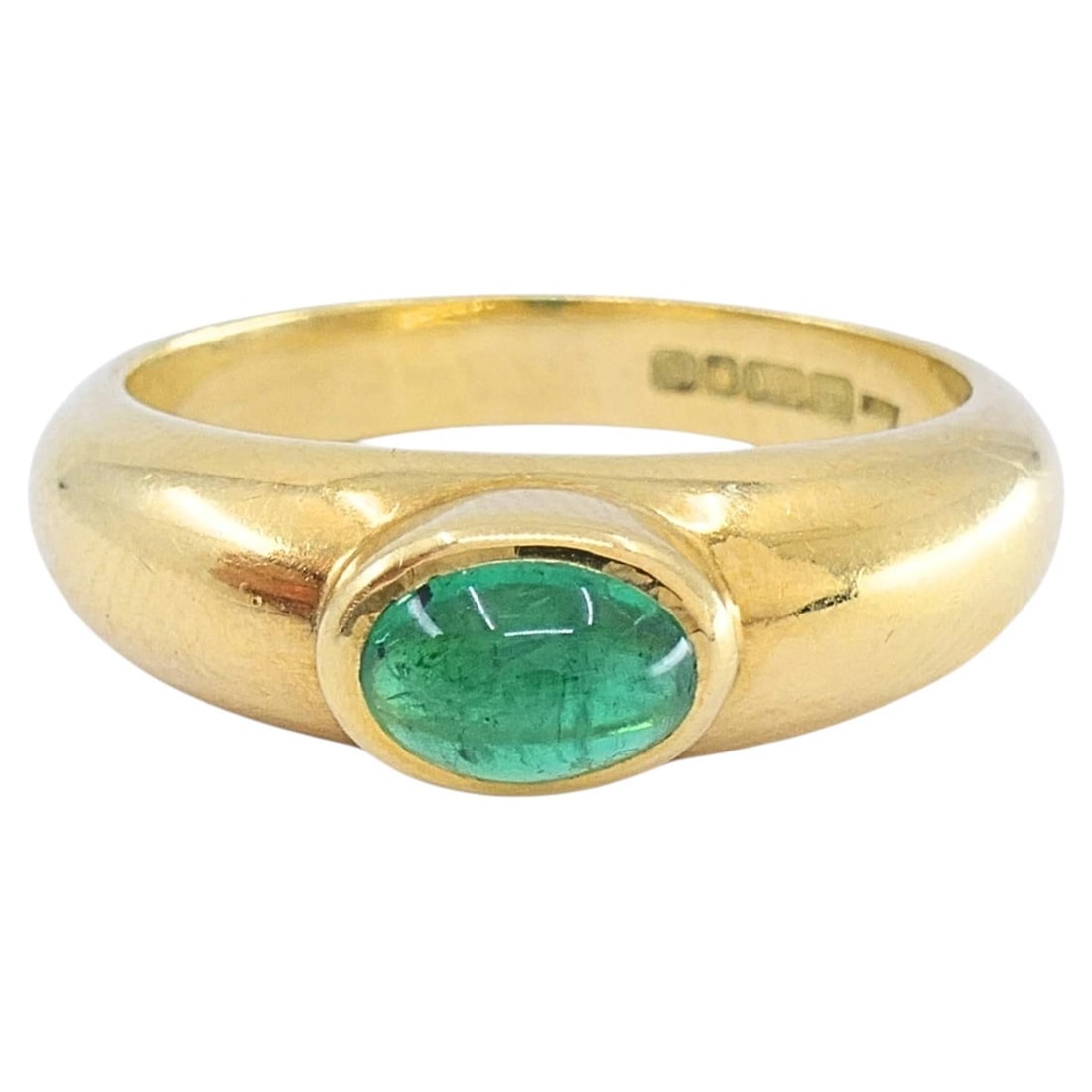 Asprey oval cabochon emerald ring in 18k yellow gold: Asprey oval cabochon emerald ring in 18k yellow gold Asprey London ring in 18k yellow gold, centered with an oval cabochon emerald in a smooth bezel setting. The rounded band gives the piece a clean, 